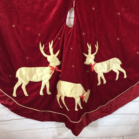 St. Nicks Choice Red Velvet tree skirt w/ 3 Gold quilted reindeer Lined back 53" - Picture 2 of 6